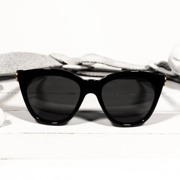 Black Sunglasses - Picture 4 of 12